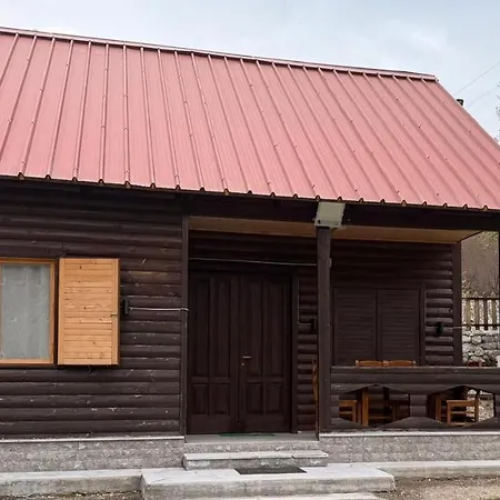 Shpija Ujevara E Vogel 2 Hébergement de vacances